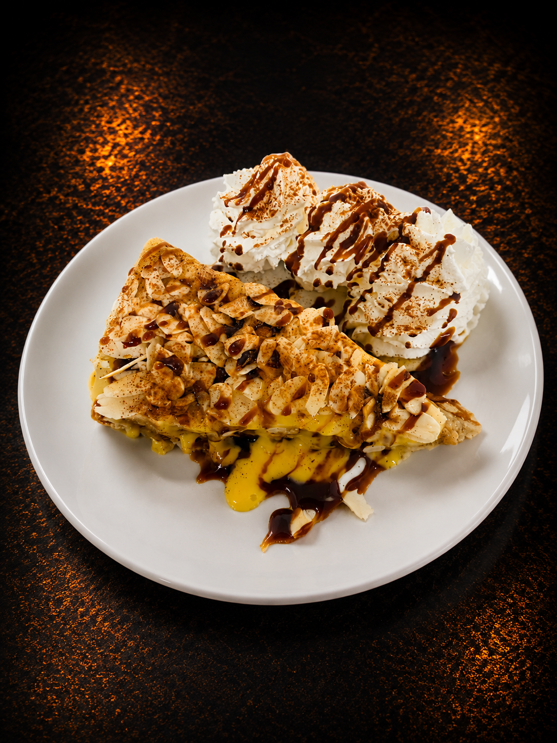 Tarta de manzana tibia con natilla