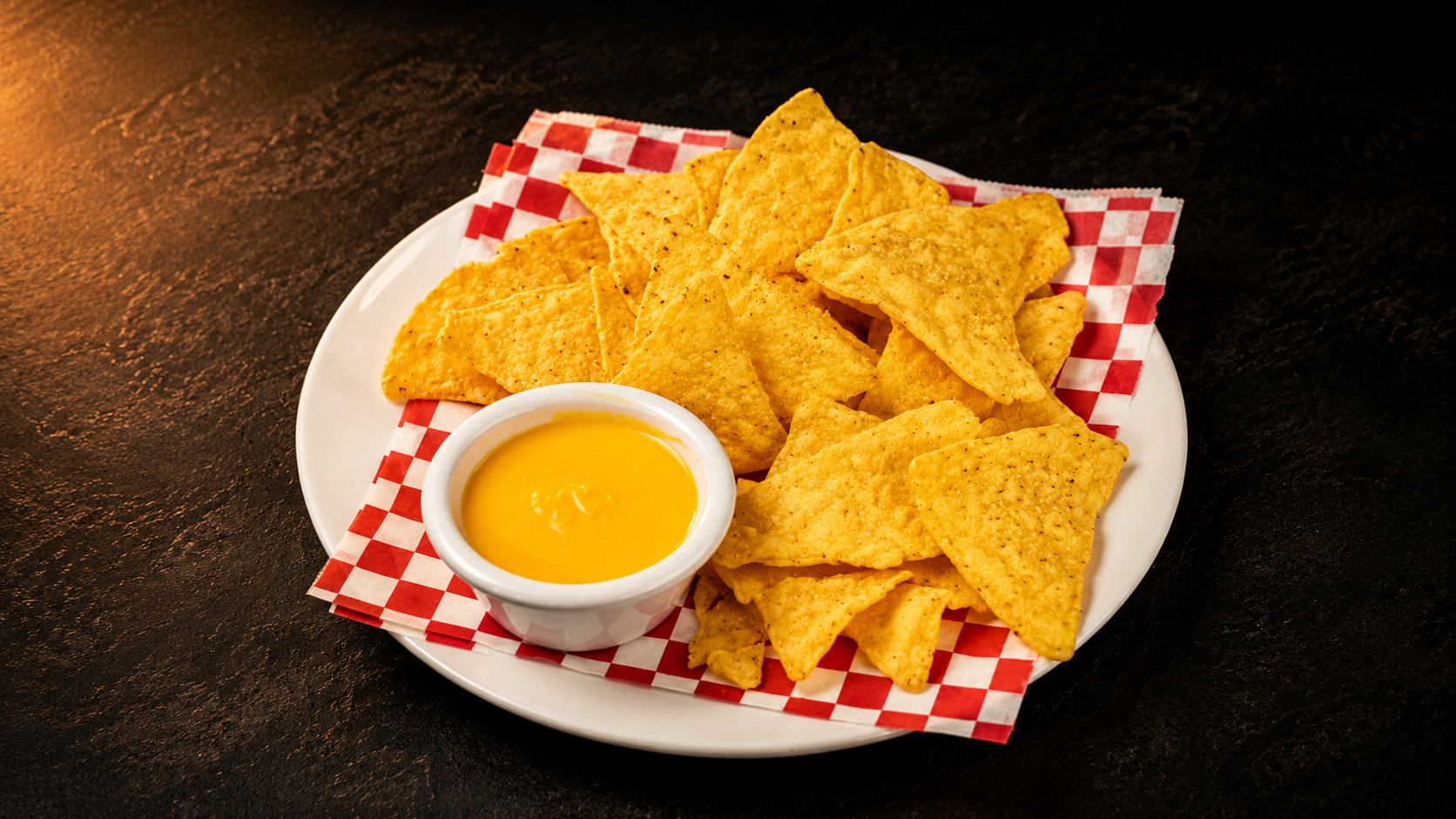 Nachos con queso o guacamole